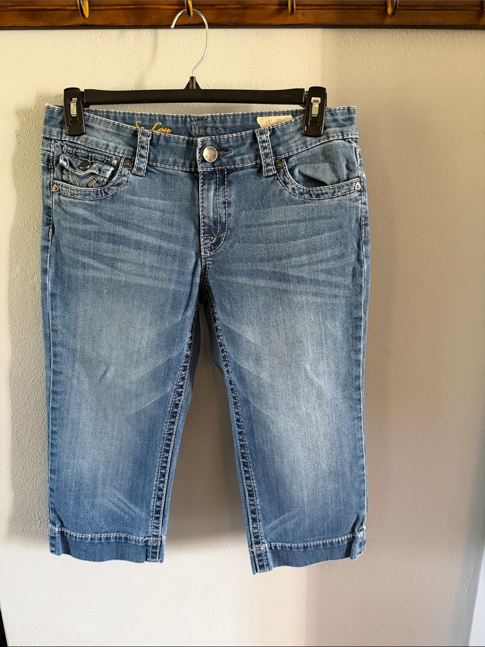 Kut from the Kloth Light Blue Cropped Capri Jeans